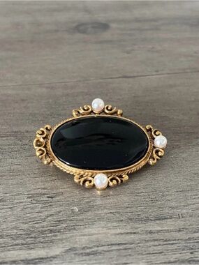 Museum of Fine Arts Black Onyx & Pearl Ornate Brooch - Women Jewelry vintage